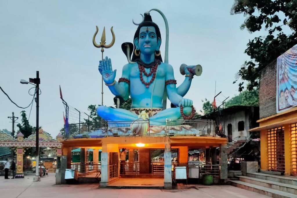 A big statue of lord Shiva in Jatashankar temple